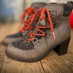 Grey stylish healed boots.
